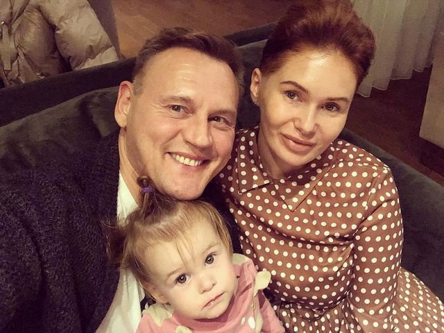 Степан Меньщиков порадовал жену приятным сюрпризом