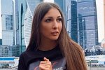 Яна Захарова: Дарит цветы, оказывает знаки внимания...