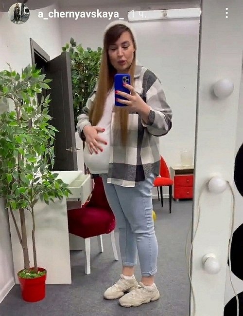 На поляне провели фотосессию с накладными животами