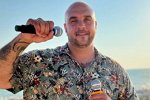 Глеб Жемчугов искупался во внимании женщин на новогоднем корпоративе