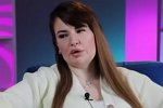 Черно страдает от психологической травмы из-за лицемерия друзей
