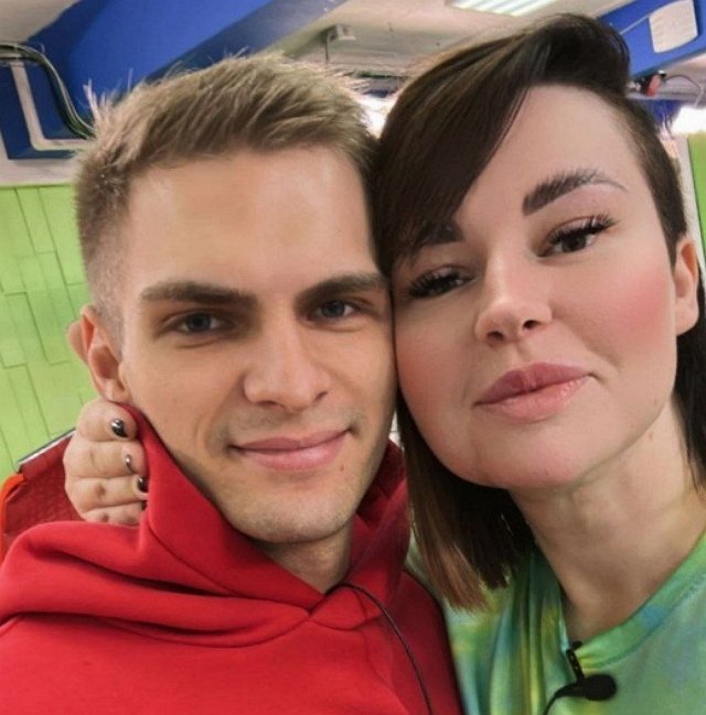 Элина Рахимова устроила дебош на вечеринке Санчо