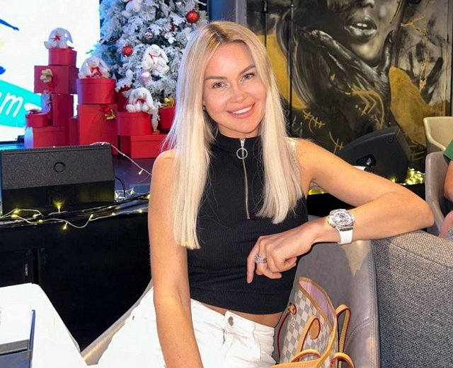 Марина Африкантова заперлась в отеле из-за депрессии