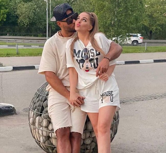 Ефременкова пожаловалась на абьюзера Мондезира