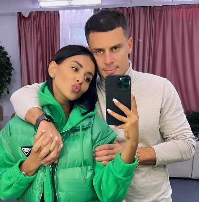 Иван Барзиков был замечен в ночном клубе с новой девушкой