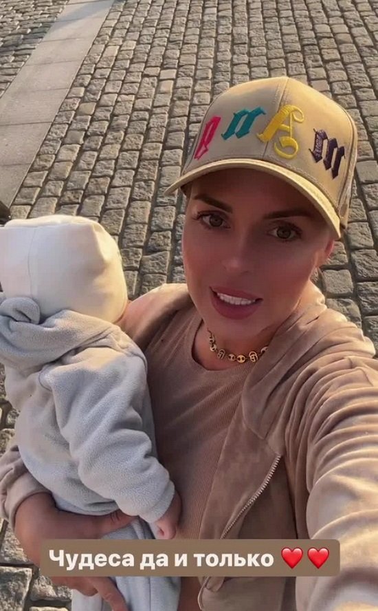Ефременкова посетовала на проблемы во время прогулки с детьми
