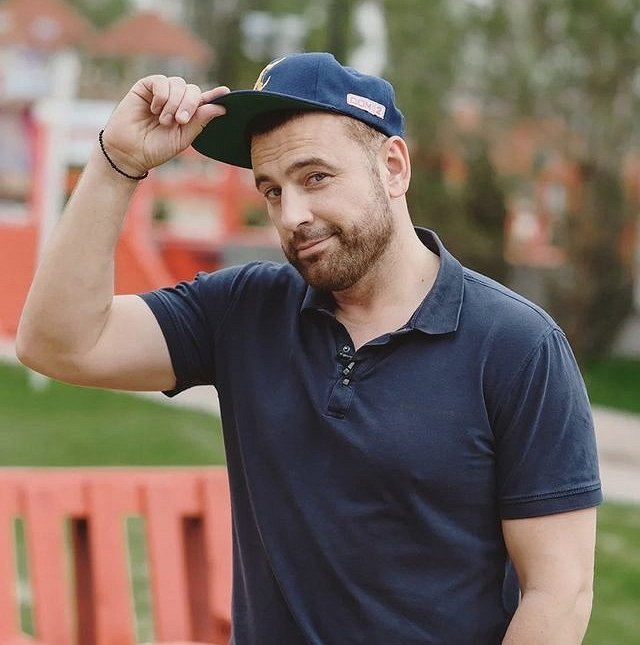 Алексей Адеев «направил» Ивана Барзикова к психологу