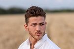 Роман Капаклы порадовал любимую дорогими подарками