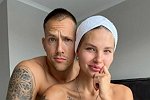 Семья Стрелковых возвращается на Родину