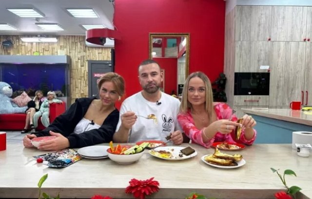 Алексей Адеев и Анна Самонина опять устроили потасовку