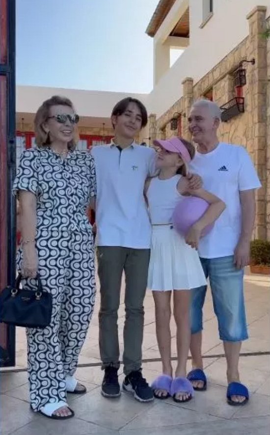 ИрСанна Агибалова улетела на Кипр сразу после съемок передачи о Либерж
