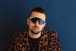 Ползов осваивает игру на барабанах и ухаживает за мамой