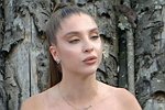 Квашникова принимает знаки внимания от нового кавалера