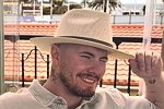 Сергей Хорошев радуется жизни рядом с Катей Мысиковой