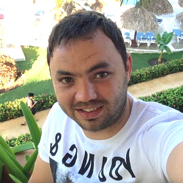 Александр Гобозов приворовывает в одном из сетевых магазинов Александр Гобозов приворовывает в одном из сетевых магазинов