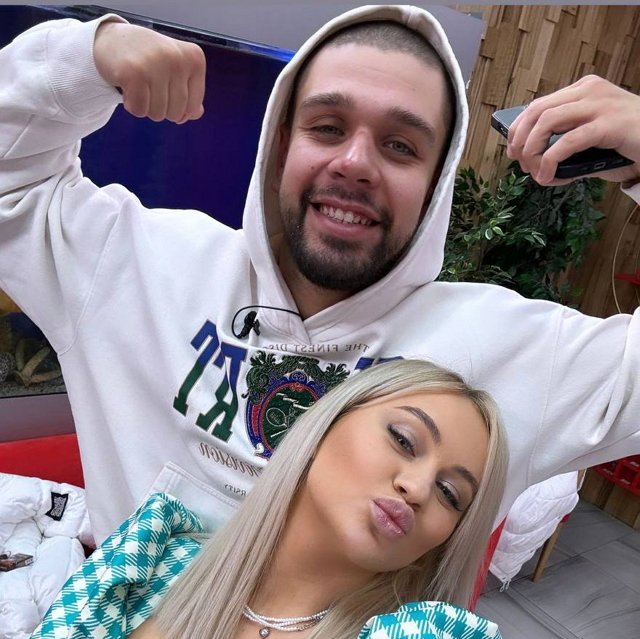 Дмитрий Мещеряков продолжает нападать на экс-пассию