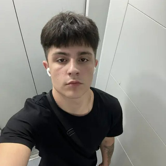 На поляне фанатка Никиты Гуранда напала на его экс-девушку На поляне фанатка Никиты Гуранда напала на его экс-девушку