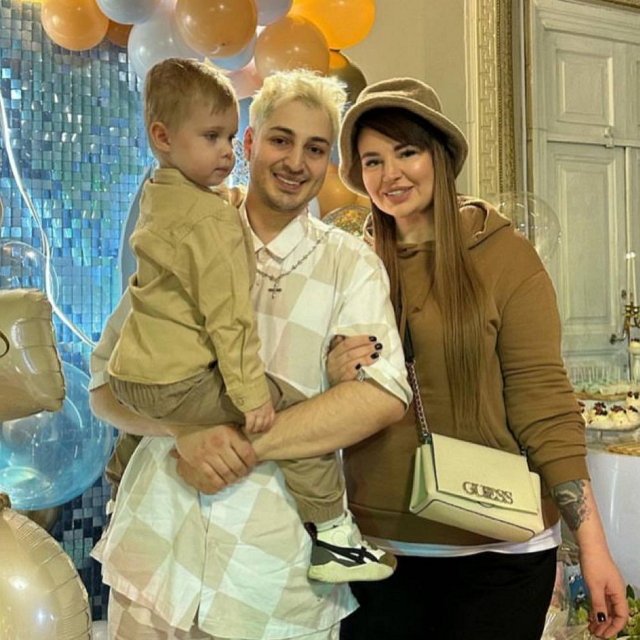 Черно и Оганесян пытаются не убить друг друга в однушке