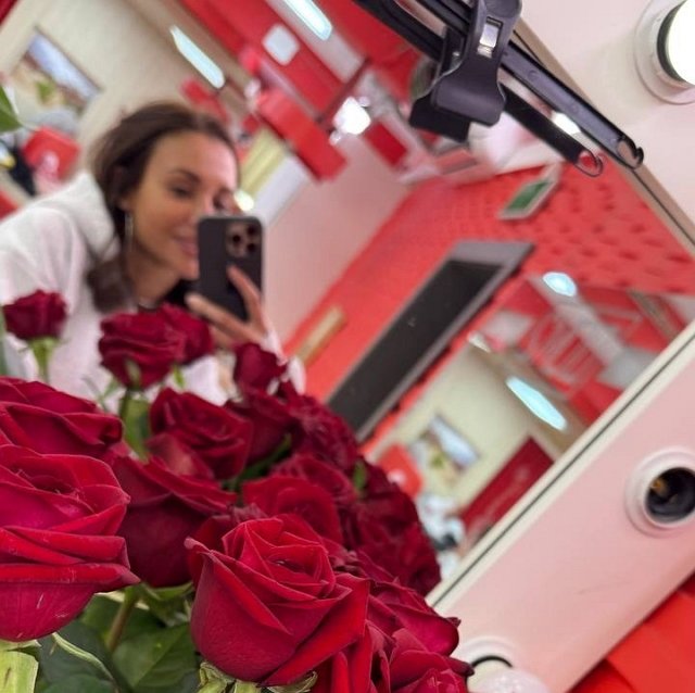 Елена Тепловодская принимает ухаживания Ивана Китаева Елена Тепловодская принимает ухаживания Ивана Китаева