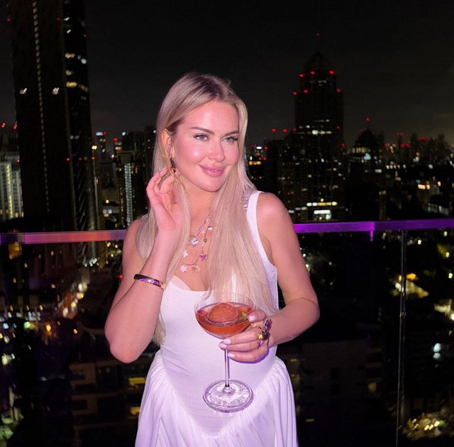 Марина Африкантова улетала на день рождение в Таиланд Марина Африкантова улетала на день рождение в Таиланд