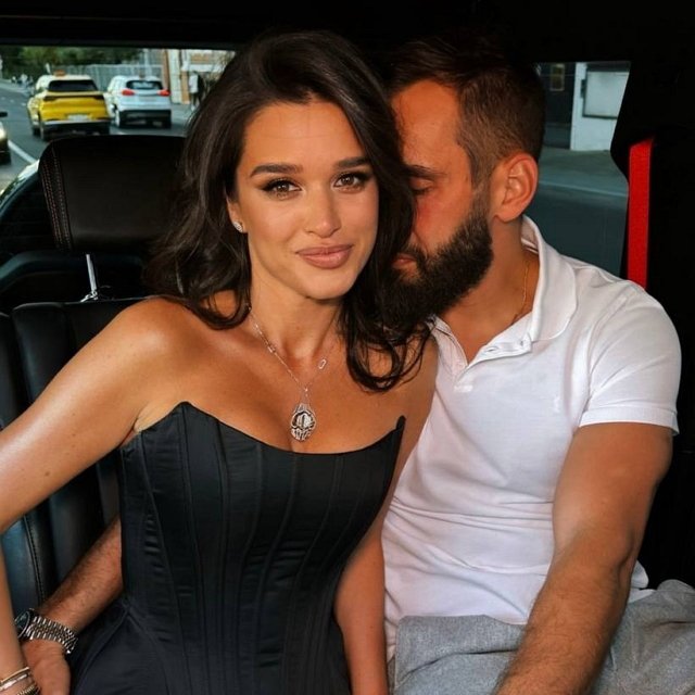 Гарик Харламов и канал ТНТ посмеялись над мужем Ксении Бородиной