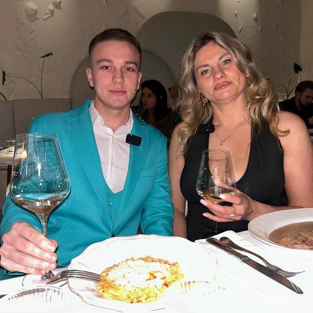 К Веронике Гракович на поляну вернулся муж Альберт К Веронике Гракович на поляну вернулся муж Альберт