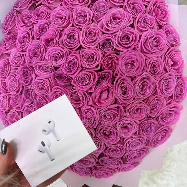 Элина Рахимова радуется подаркам от поклонников