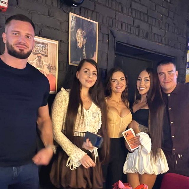 Родные поздравили Алёну Савкину с днём рождения