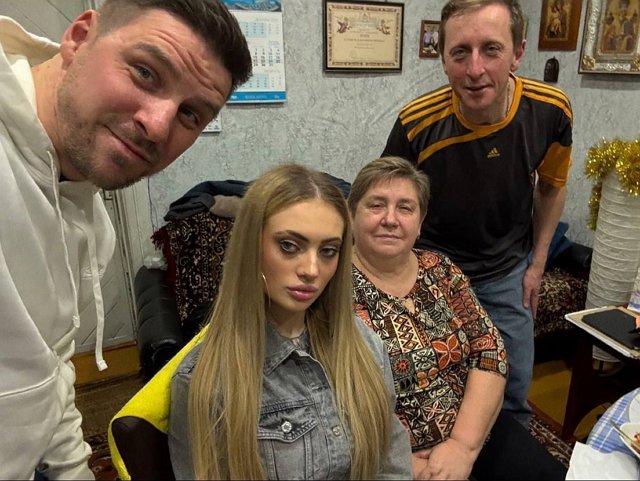 Альберт Гракович познакомил Ксению Карпову с мамой и братом