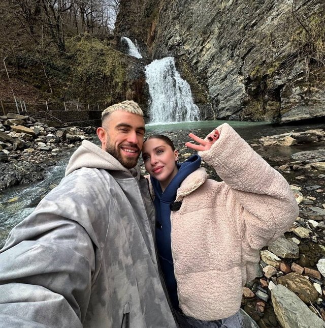 Игорь Григорьев позвал Катю Квашникову в снежную пещеру