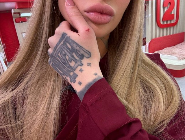 Ксения Карпова нашла новый повод для драки с Вероникой Ксения Карпова нашла новый повод для драки с Вероникой