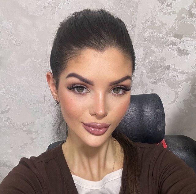 Анна Евстропова в поисках опытного юриста