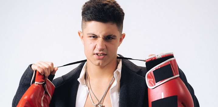 Никите Гуранда вручили повестку из военкомата