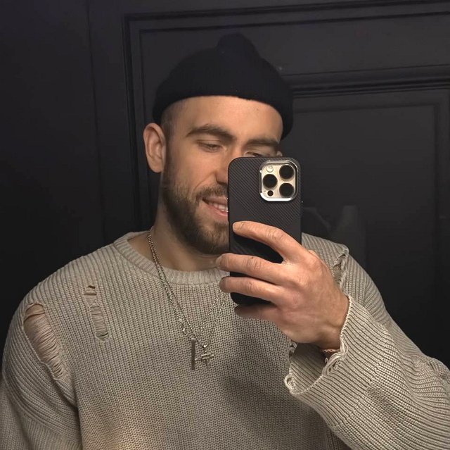 Поклонница Григорьева бросила кличь о покупке жилья для Игоря