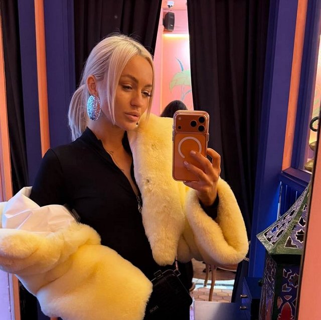 Элина Рахимова прибралась в комнате бывшего парня Элина Рахимова прибралась в комнате бывшего парня