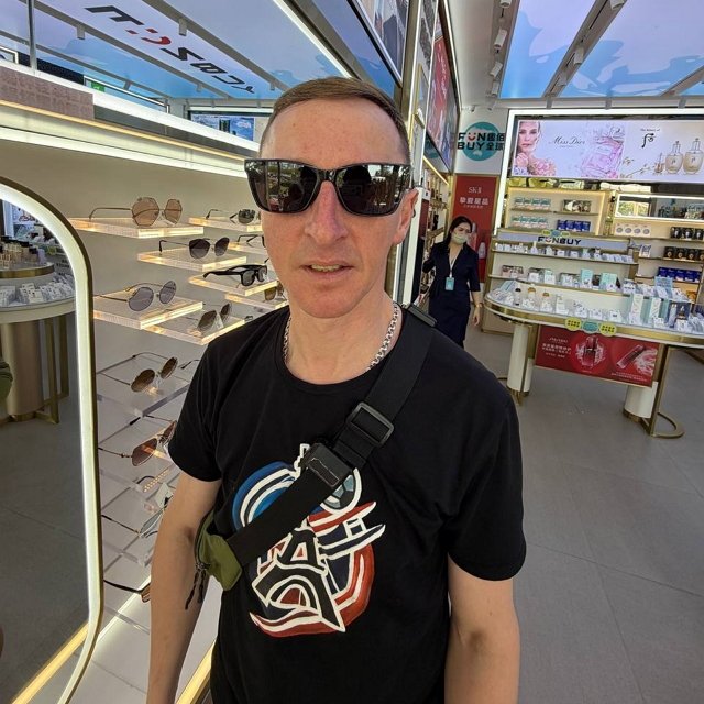 Вероника Гракович в Китае контролирует каждый шаг мужа