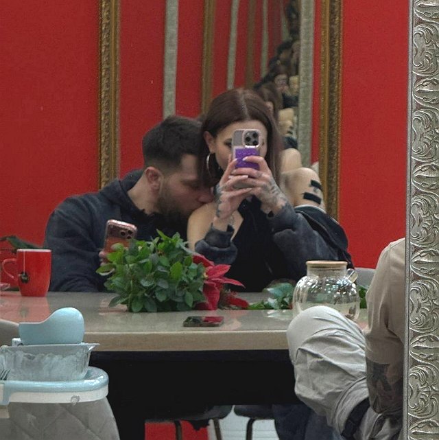 Пока Безверхова тусила в клубе, Владимир отрывался на поляне