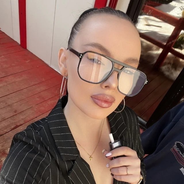 Асланов активно демонстрирует Карине Тетуевой свою агрессию