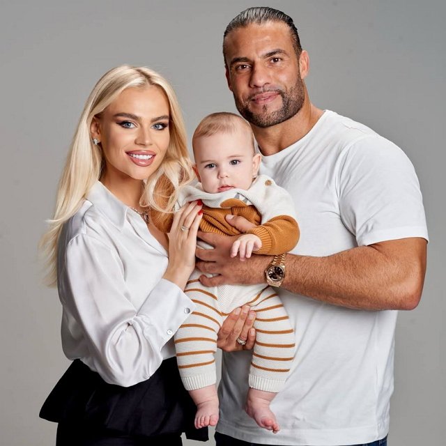 Марина Страхова выяснила, в какой отель переехали её муж и дети