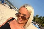 Элина Рахимова обхаживает новых парней проекта