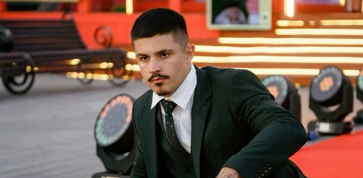 Никита Гуранда празднует победу на ринге
