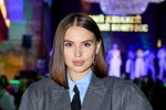 Александра Артёмова вместе с дочерью сбежала из России