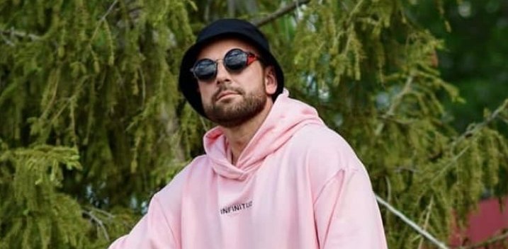 Алексей Адеев очень сильно напугал свою девушку