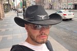 Сергей Хорошев: Девушкам сложно сделать первый шаг