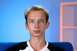 Артём Рышковский собирает информацию на будущих коллег