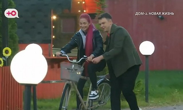 Тигран Салибеков присматривается к Дарье Беляковой Тигран Салибеков присматривается к Дарье Беляковой