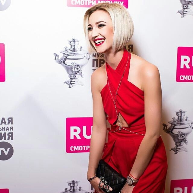 Бузова и Бородина на премии RuTV-2016