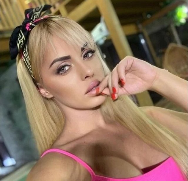 Юлия Ефременкова вернулась в ряды блондинок